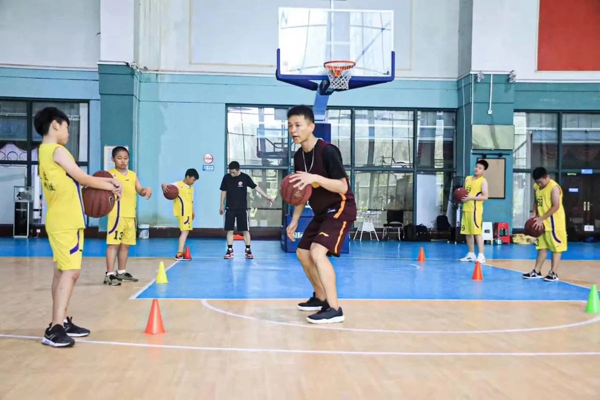 哪里能找到专业的篮球反应训练教练?